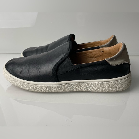 UGG Women’s Black Slip On Leather Sneaker size 7 - Picture 3 of 9